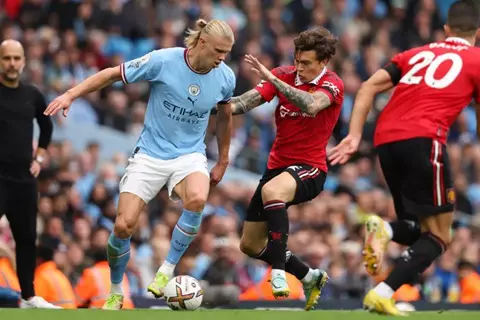 13 لاعبًا مهددون بالغياب.. جوارديولا وأموريم أمام اختبار "قائمة الطوارئ"